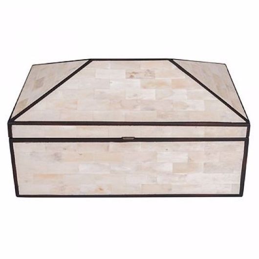 Picture of DECORATIVE BOX IN FAUX HORN