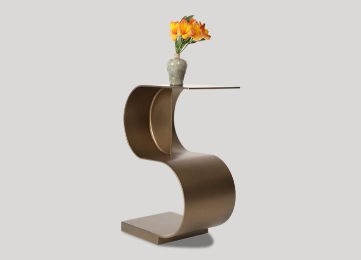 Picture of S TABLE