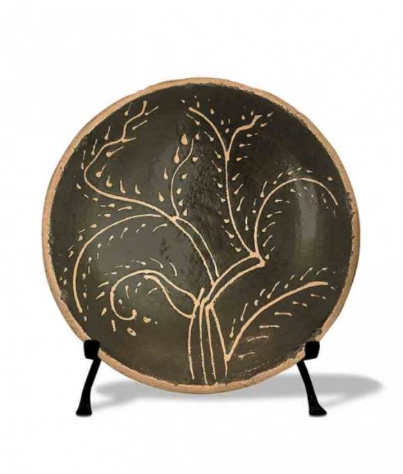 Picture of ROUND SLIPWARE TREE PLATE - FACING RIGHT