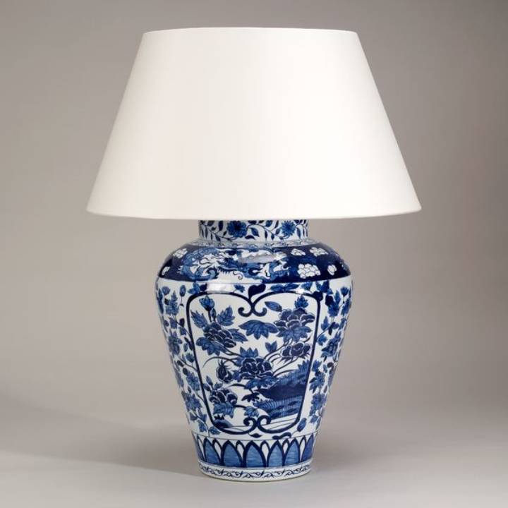 Picture of BLUE & WHITE IMARI VASE TABLE LAMP, SMALL NO BASE