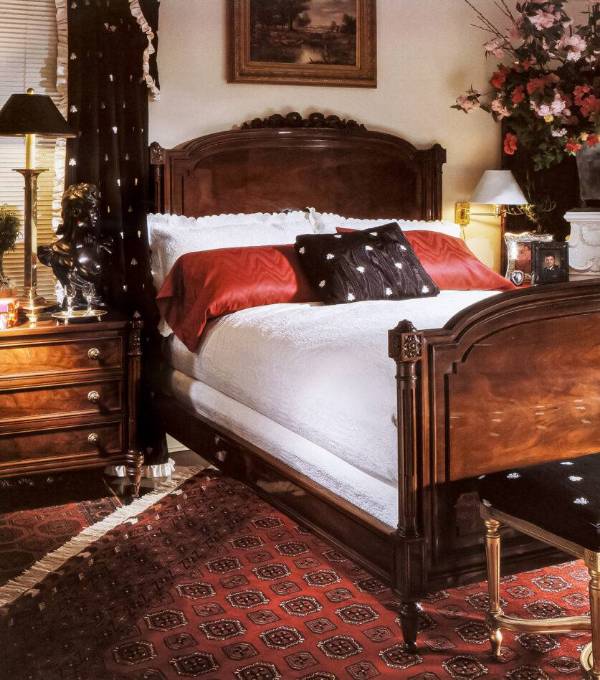 Picture of LOUIS XVI QUEEN BED