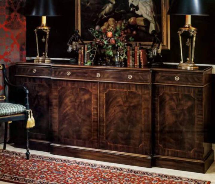 Picture of 18TH CENTURY AMERICAN CHIPPENDALE BUFFET