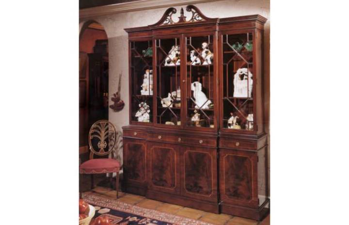 Picture of 18TH CENTURY AMERICAN CHIPPENDALE BREAKFRONT