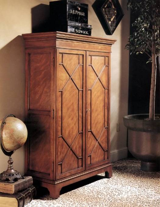 Picture of AMERICAN CHIPPENDALE PETITE CABINET
